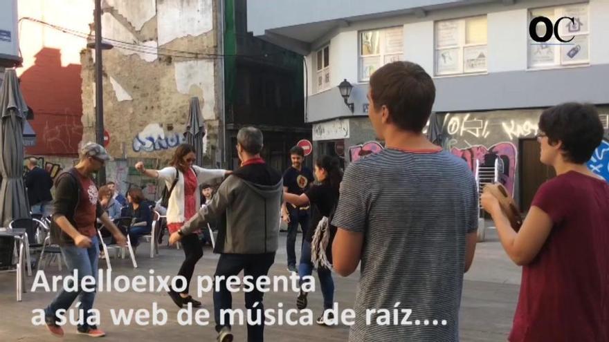 Ardelloeixo presenta a súa web de música de raíz cunha foliada na praza José Sellier