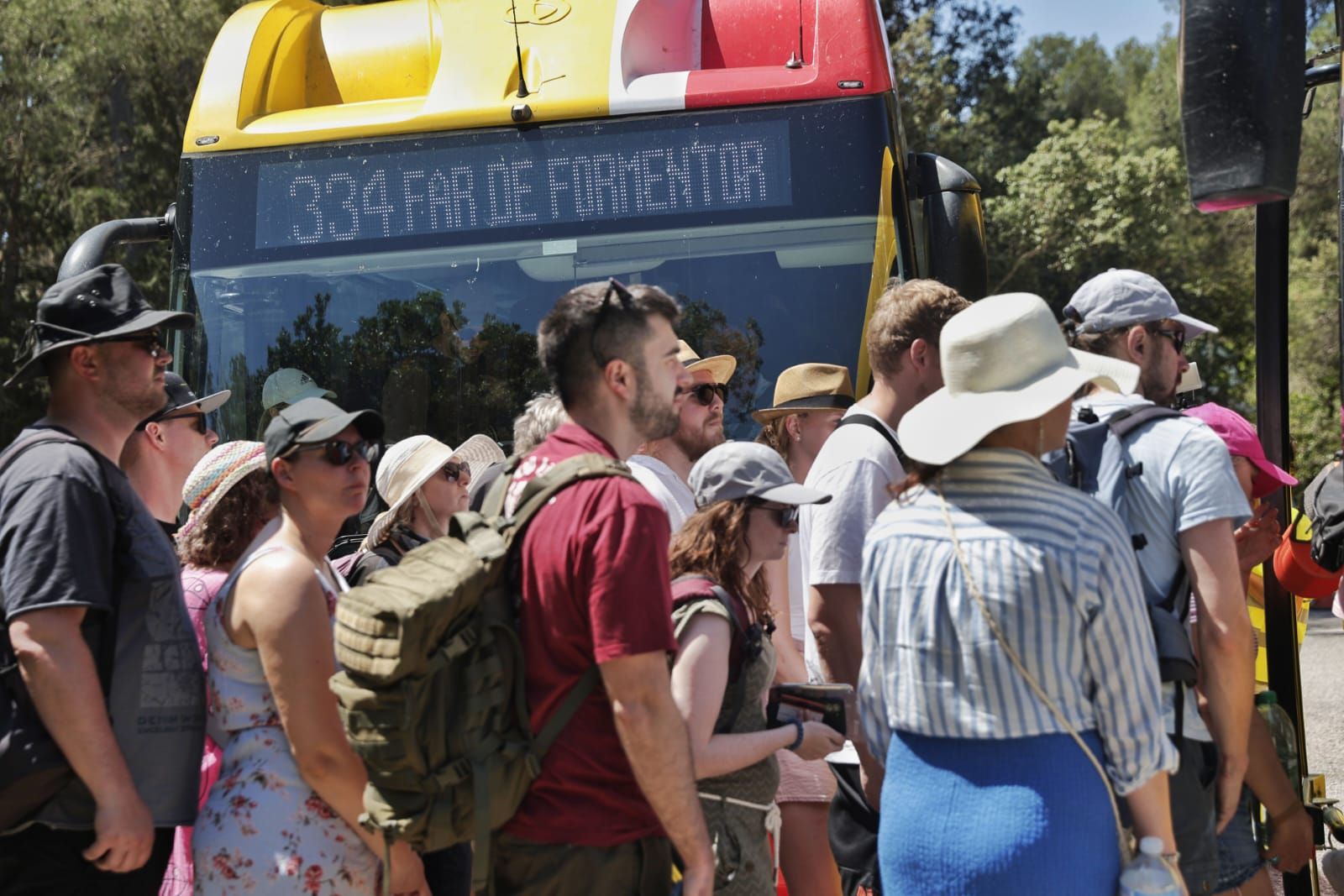 Así está siendo el primer día de restricciones para acceder a la playa y al faro de Formentor