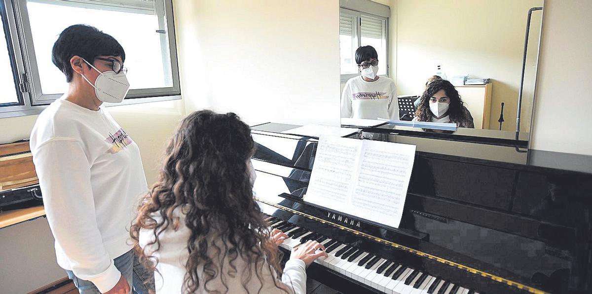Clase de piano en el Conservatorio Profesional de Córdoba Músico Ziryab.
