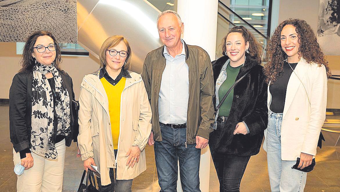 Julia Mas, María Asunción Gomis, Gregorio Fuentes, Noelia y Raquel Fuentes.