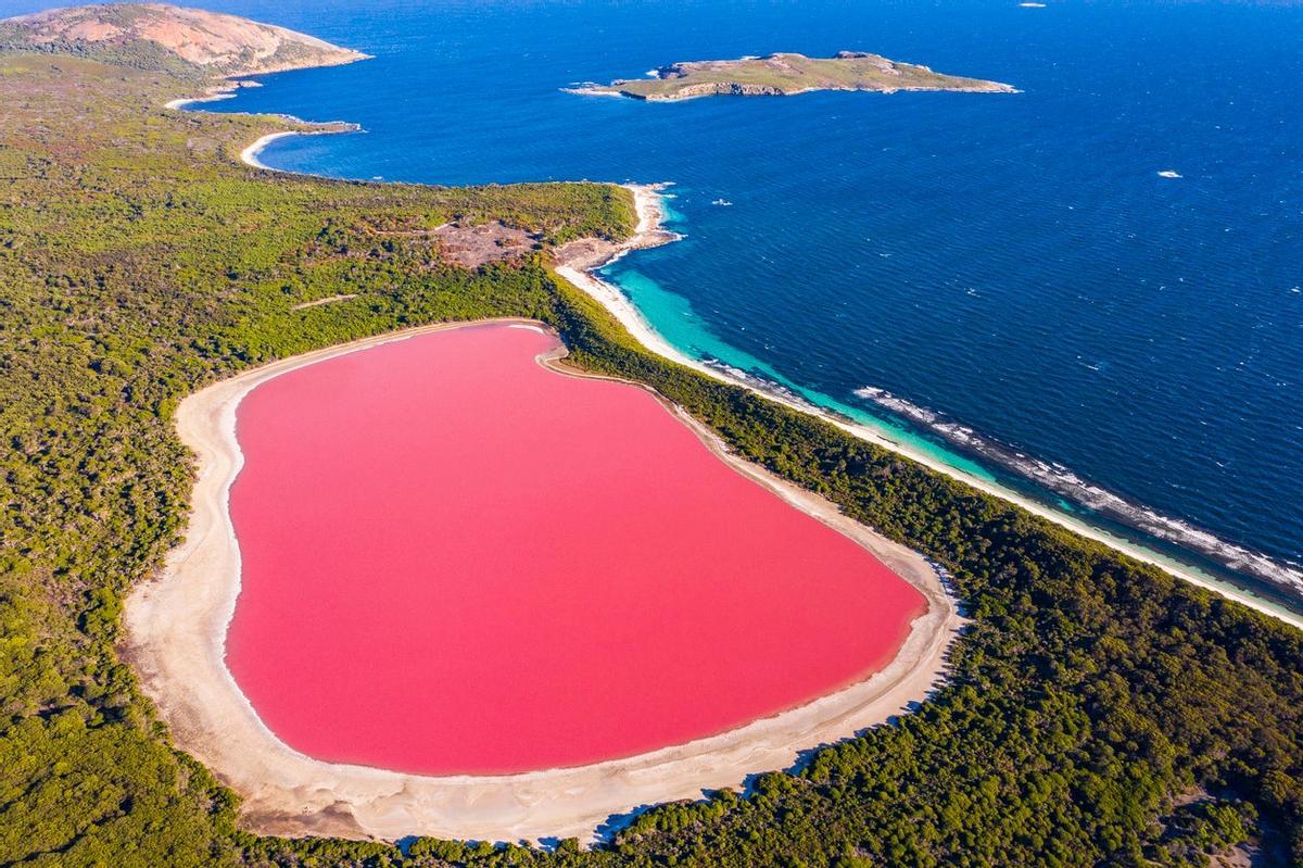 - Lago Hillier, Australia.