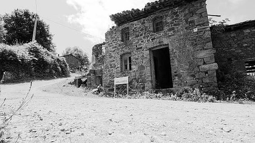 Ablanedo, pueblo mierense deshabitado ubicado en el valle de Turón.