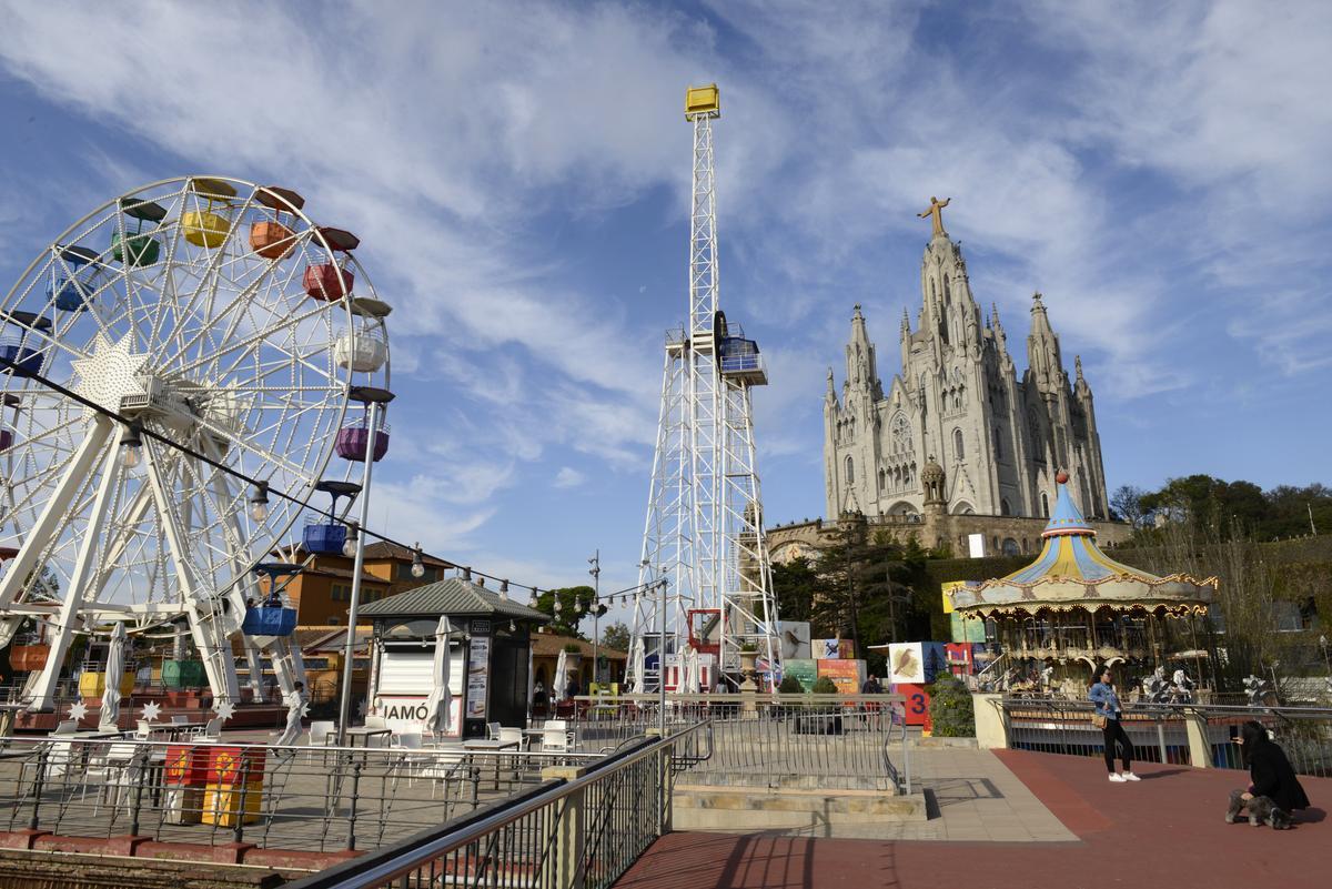 La plaza de los Somnis del Tibidabo, el lugar elegido para instalar la pista de patinaje, que abrirá el 26 de noviembre