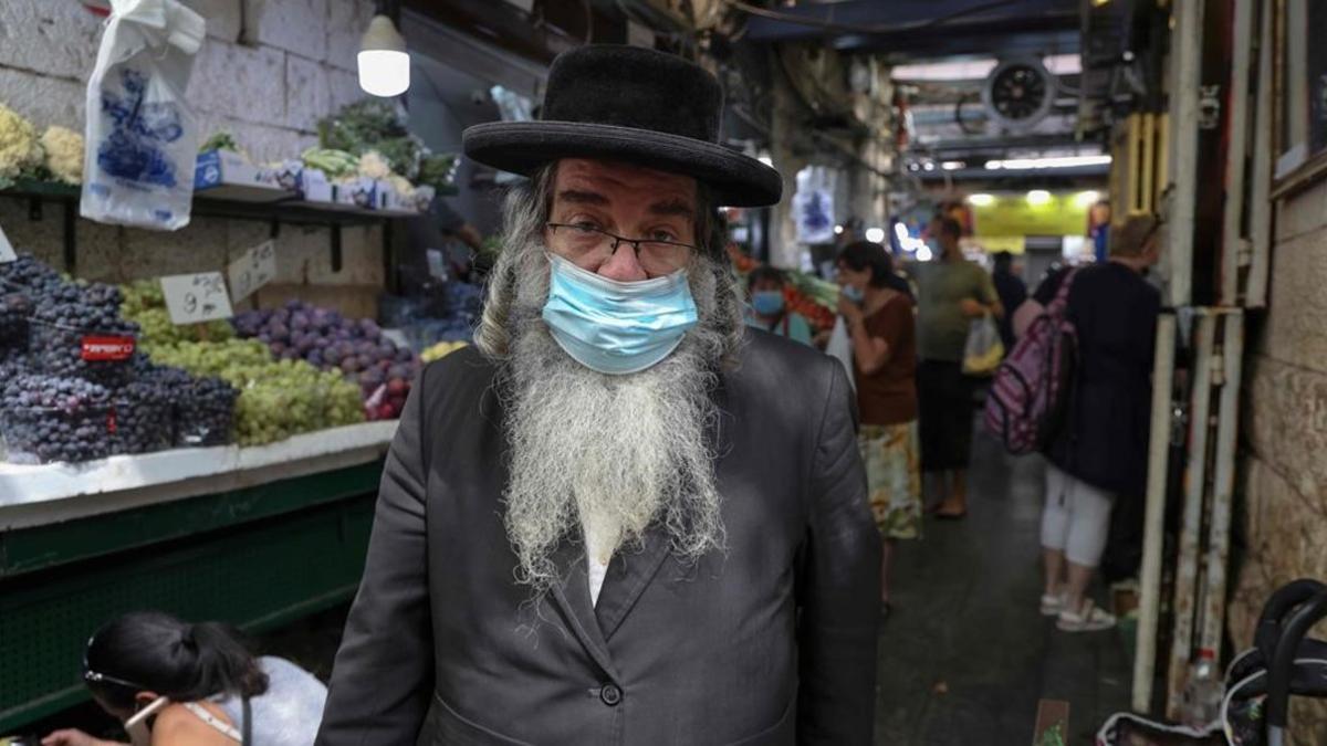 Un vendedor israelí en ell mercado de Mahane Yuhuda en Jerusalén.