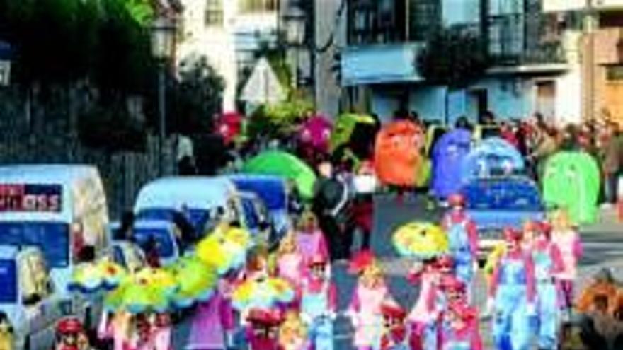 Un millar de personas participa en el desfile de Jaraíz de la Vera