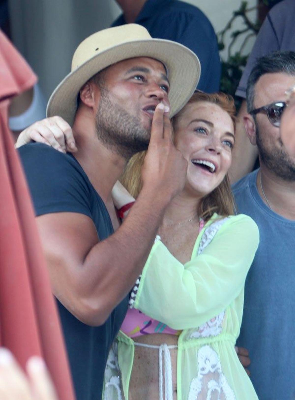 Lindsay Lohan posa divertida con Remee Jackman para hacerse un selfie