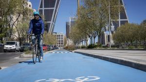 Tramo del carril bici del Paseo de la Castellana inaugurado este lunes.