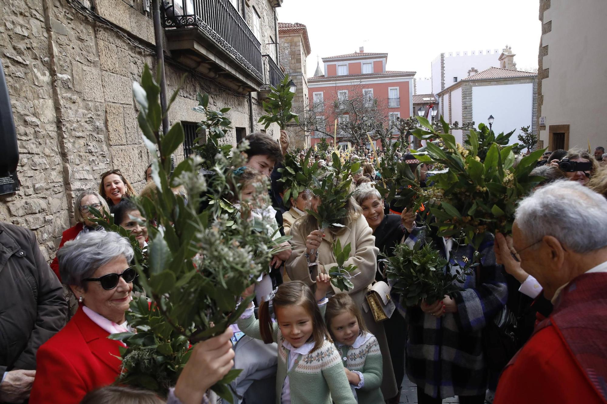 EN IMÁGENES: Gijón procesiona para celebrar el Domingo de Ramos