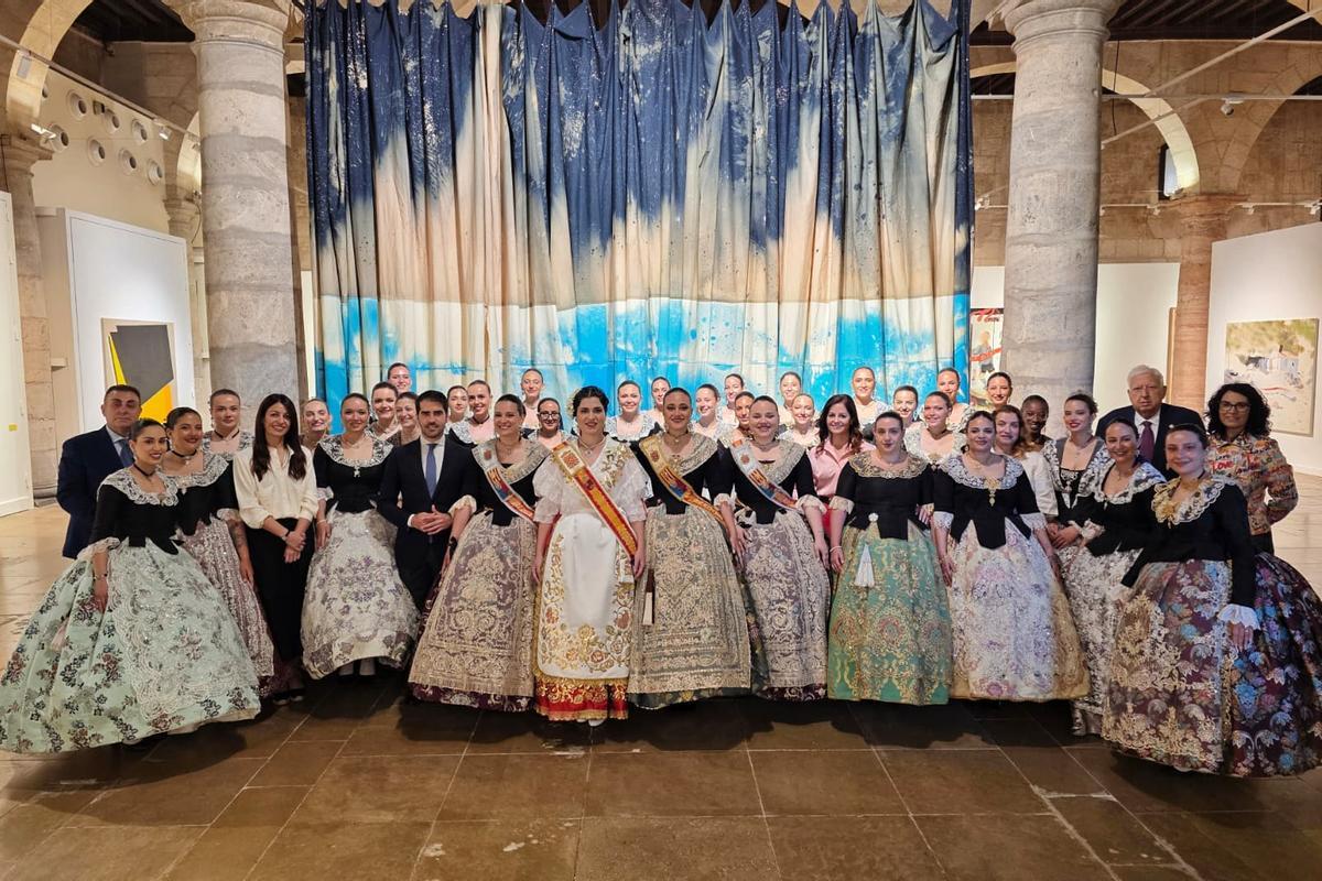 Las candidatas a Reina Mayor y Damas de las Fiestas de Elche 2026 durante las convivencias