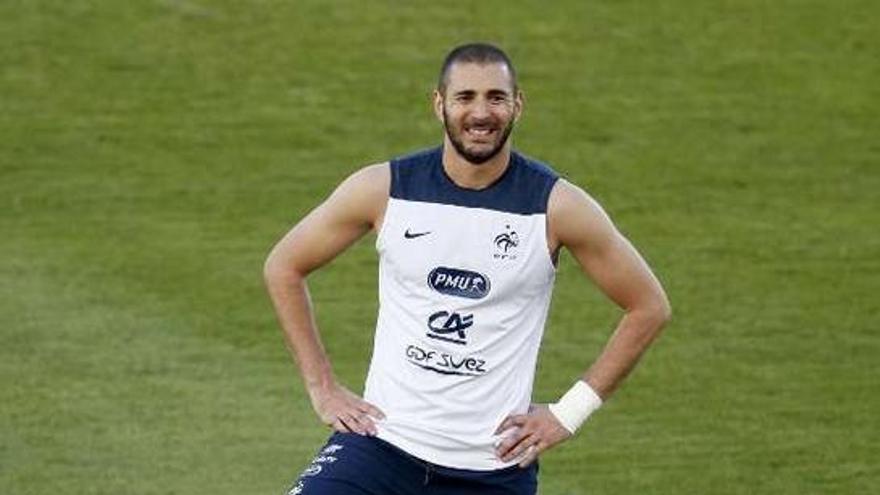 Benzema, durante un entrenamiento con Francia.