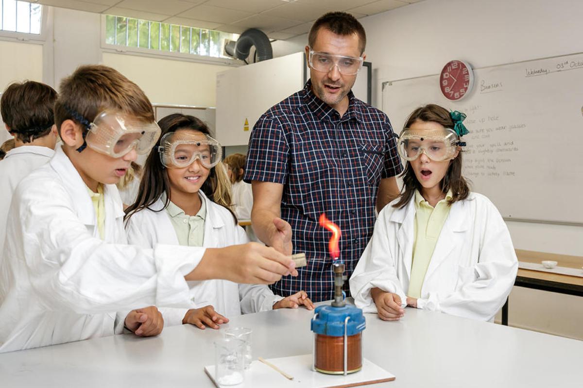El colegio internacional ELIS Villamartín renueva la acreditación NABSS