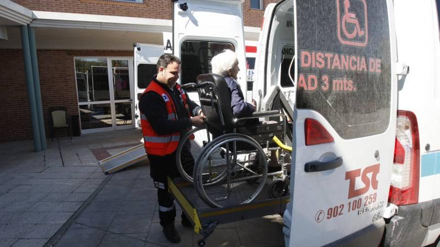 Desalojados 80 ancianos de una residencia por la crecida del Huerva