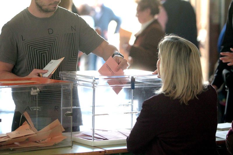 Los valencianos votan en las elecciones autonómicas 2019