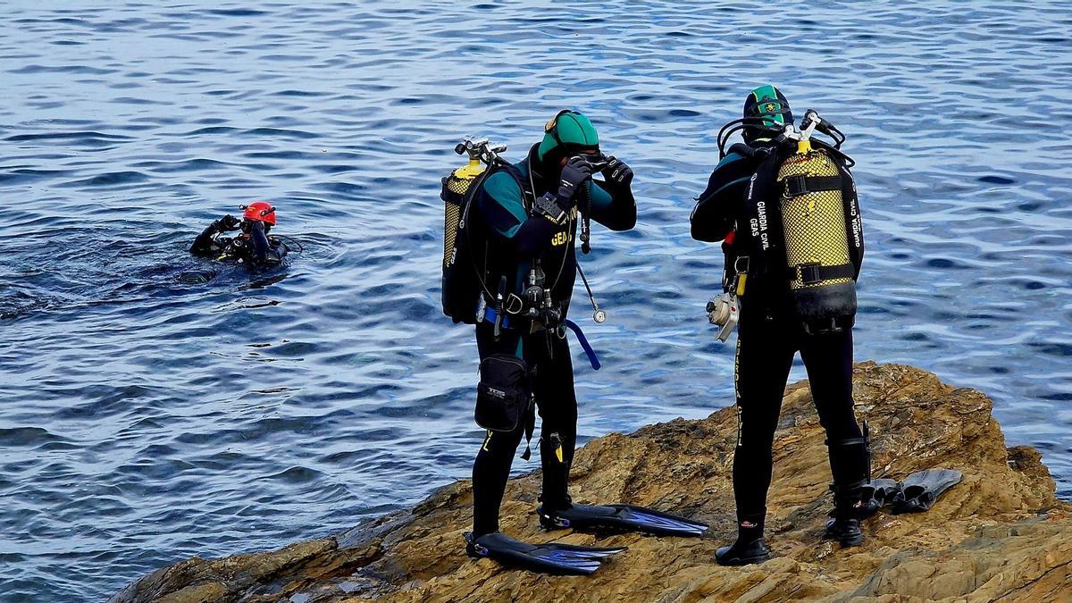 Efectius dels GEAS de la Guàrdia Civil aquest dilluns al Port de la Selva