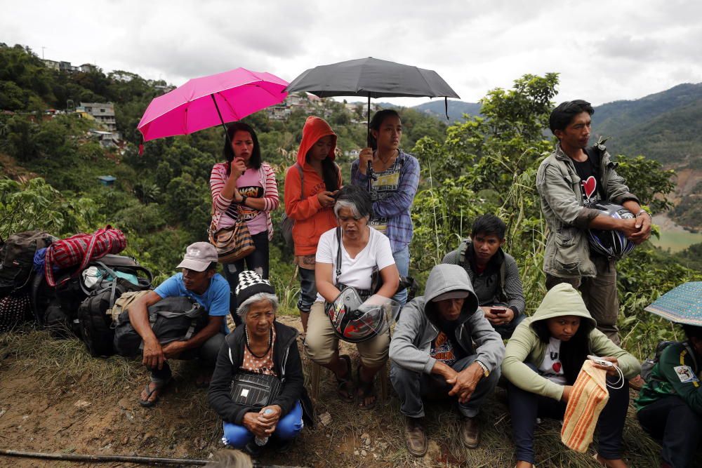Un centenar de personas quedan sepultadas en un mina en Filipinas por el tifón