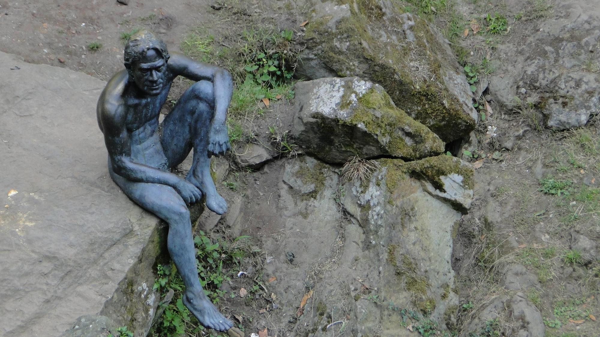 Estatua del Hombre Pez, en Liérganes