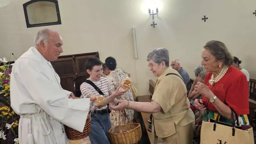 Los panecillos de Santa Clara, "humilde gesto de gratitud" en el convento de las Clarisas en Villaviciosa