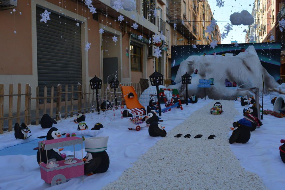 Monumentos y calles adornadas en Benetússer.