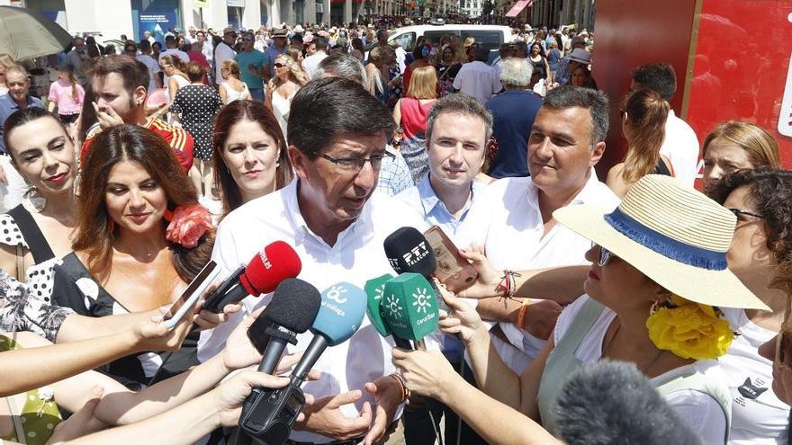 Juan Marín visita por primera vez la Feria de Málaga