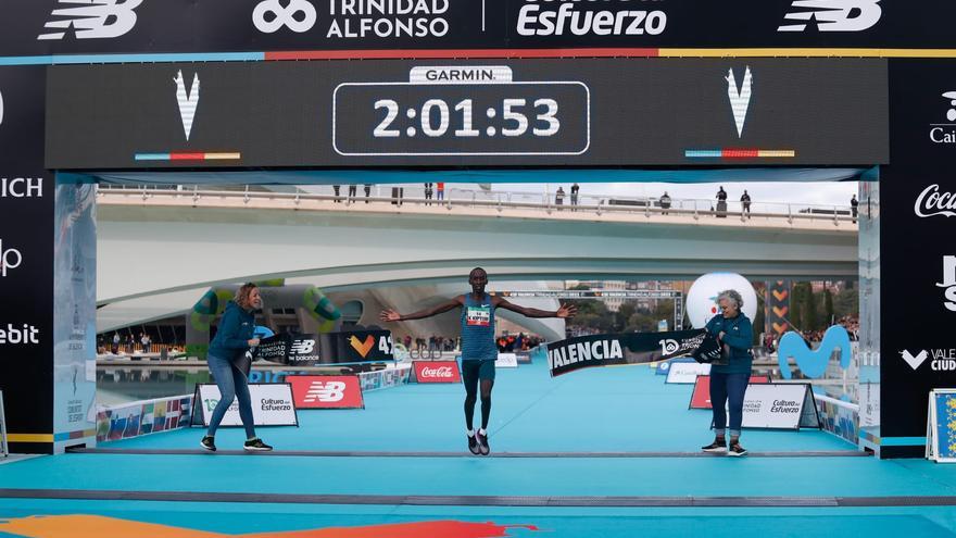 Kelvin Kiptum destroza el récord masculino del Maratón Valencia