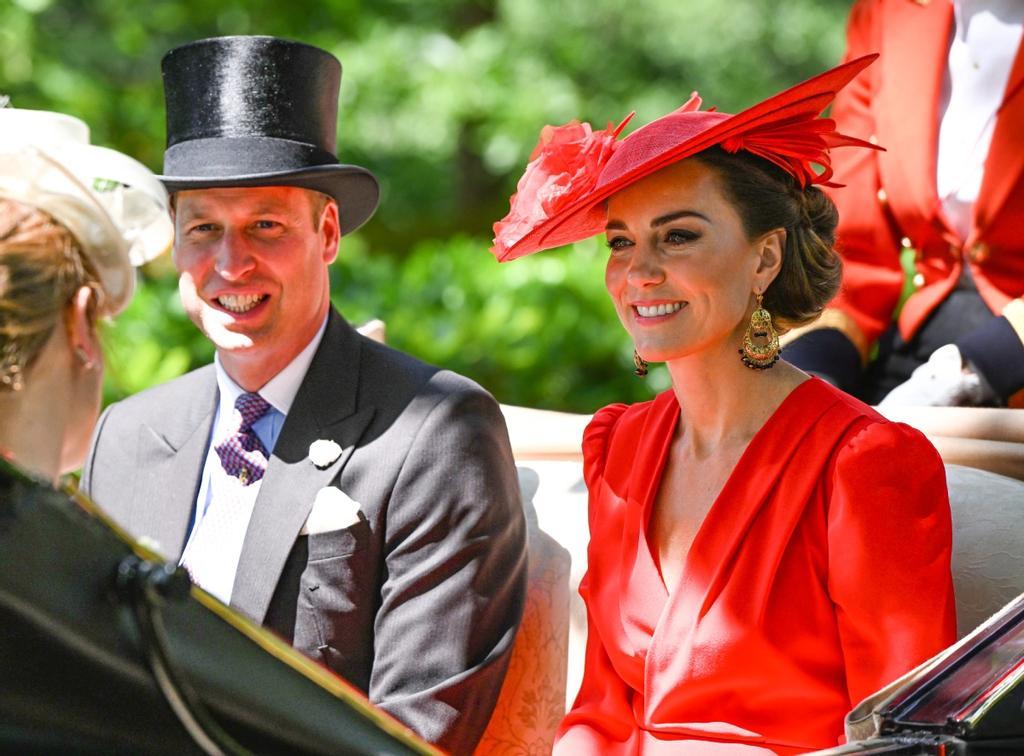 Los príncipes de Gales en las carreras de Ascot.