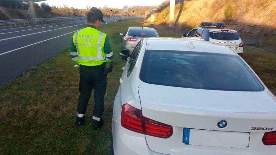 Tráfico intercepta a un conductor que sobrepasaba el límite de velocidad en más de 100 km/h