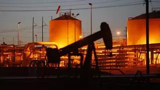 El barril de petróleo Brent se hunde ante la débil respuesta de Irán contra bases americanas en Qatar e Iraq