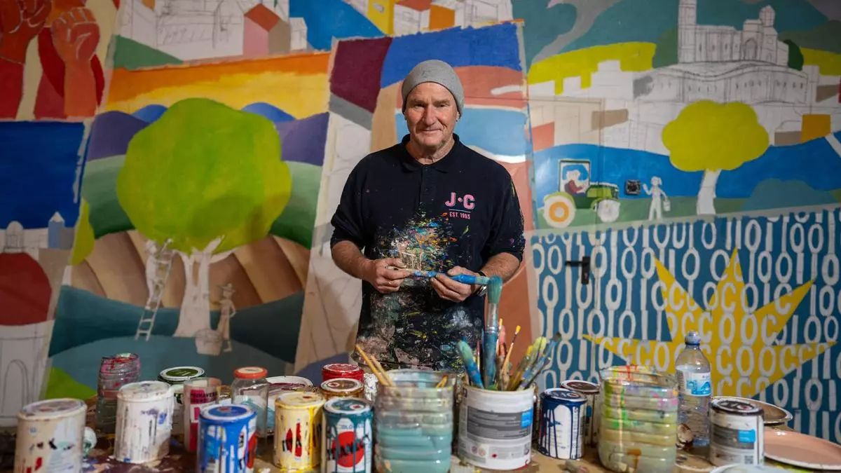 Philip Stanton crea un nuevo mural en la sede de CCOO de Barcelona por el Día del Trabajador