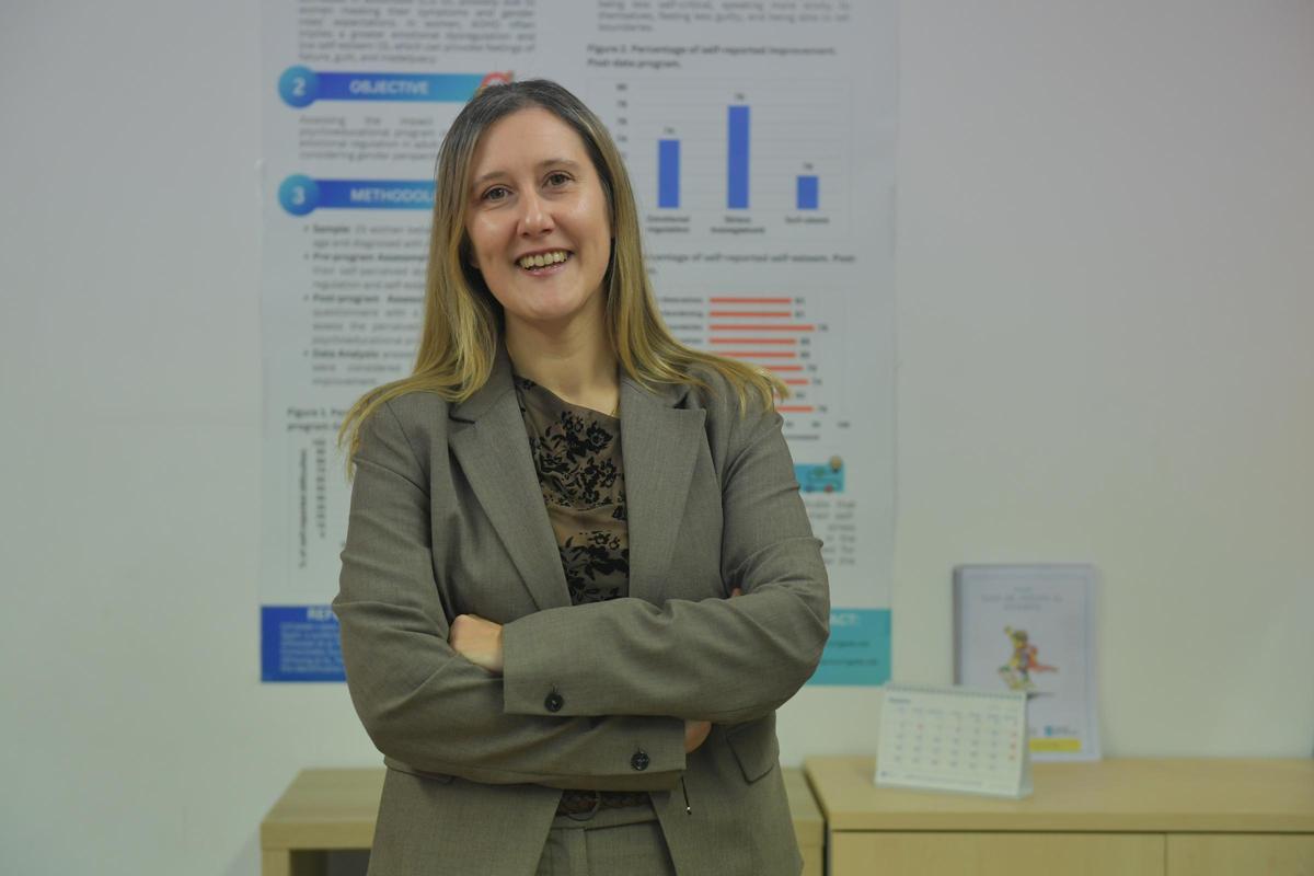 Ana Fátima Gómez, neuropsicóloga clínica y vocal del patronato de la Fundación Ingada, en la sede de esta entidad, en A Coruña.