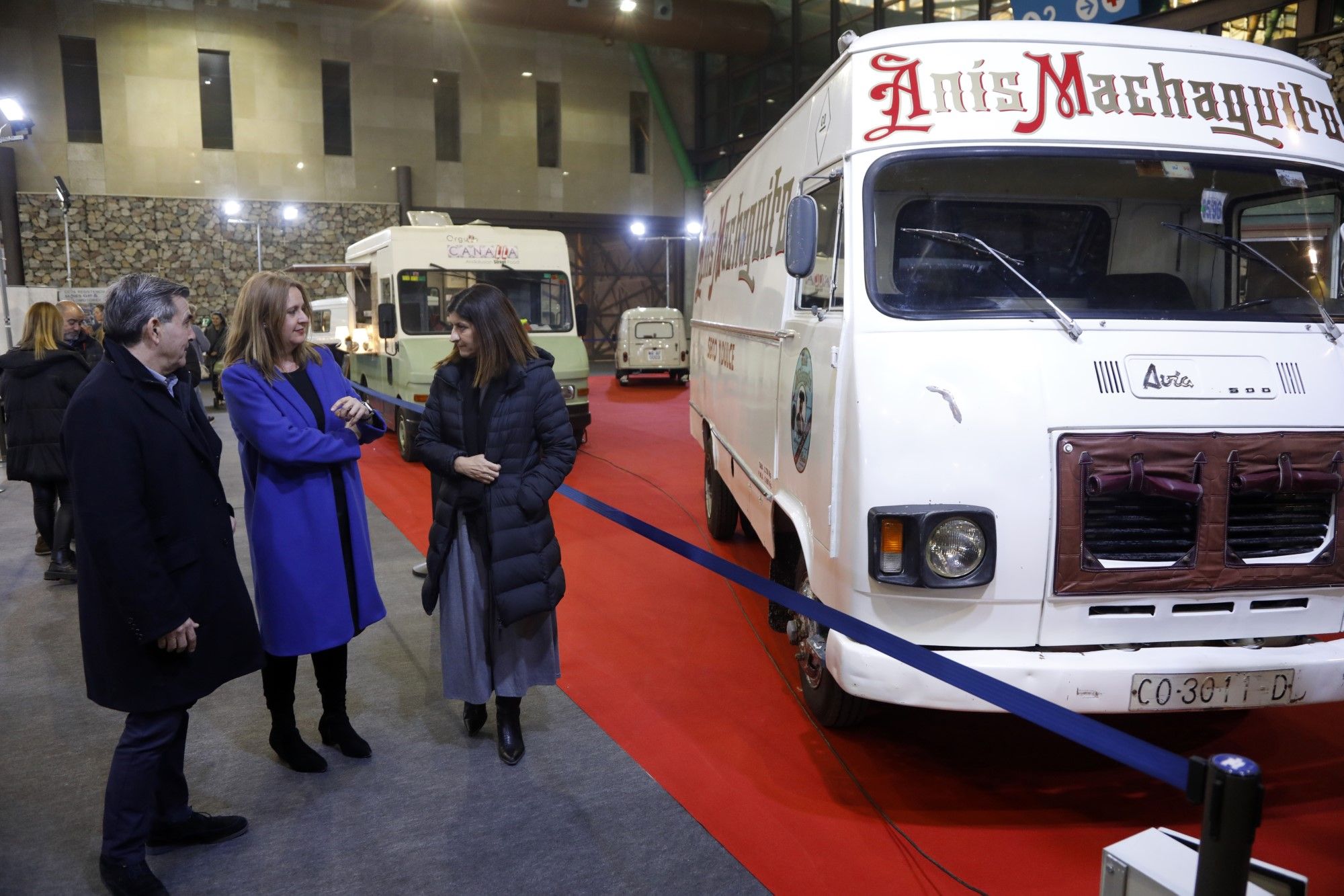 Retro Málaga abre sus puertas con sus vehículos clásicos en el Palacio de Ferias