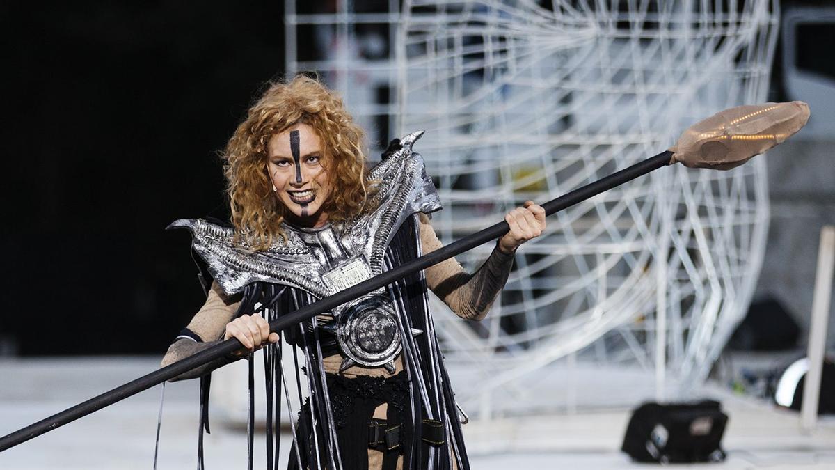 Lucia Lavia, Dioniso en 'Las bacantes' de Carlus Padrissa, en un ensayo de la obra estrenada este domingo en el Teatro Griego de Siracusa.