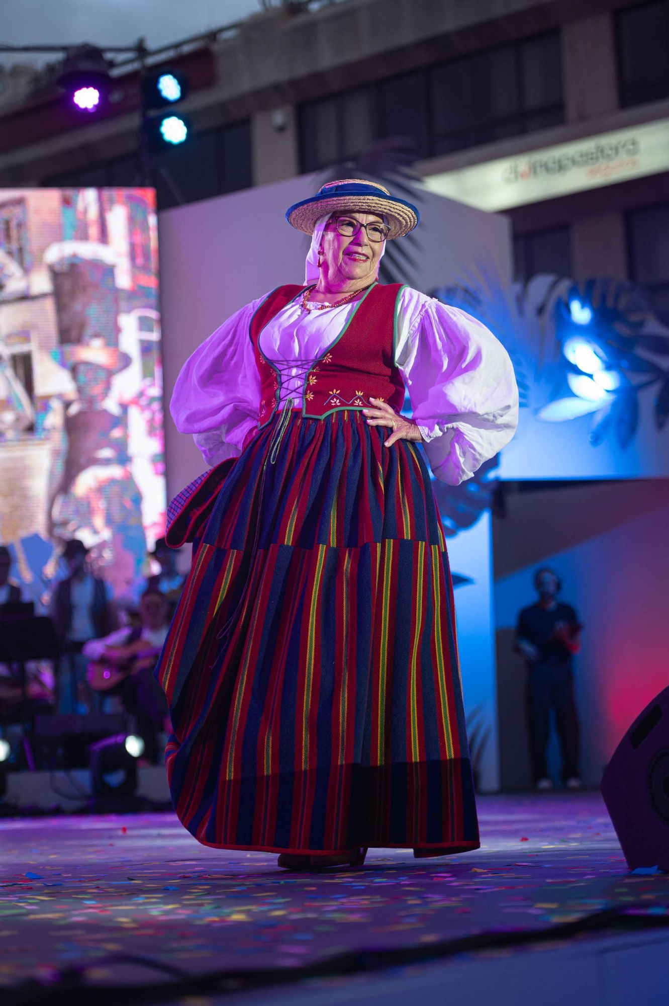 Gala de elección de la primera reina de los mayores de las Fiestas de Mayo