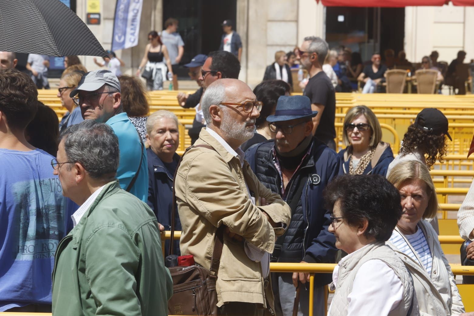 Comienza el Besamanos a la virgen pese al mal tiempo