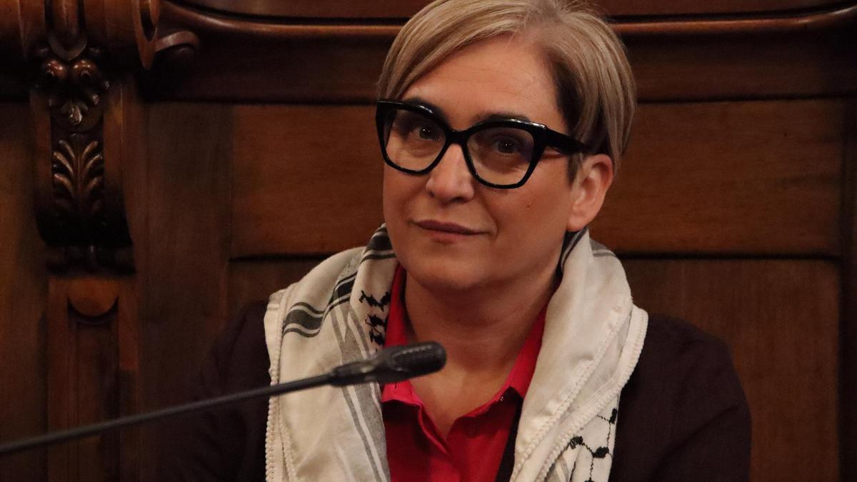 La exalcaldesa de Barcelona y líder de BComú, Ada Colau, en un reciente pleno del Ayuntamiento.