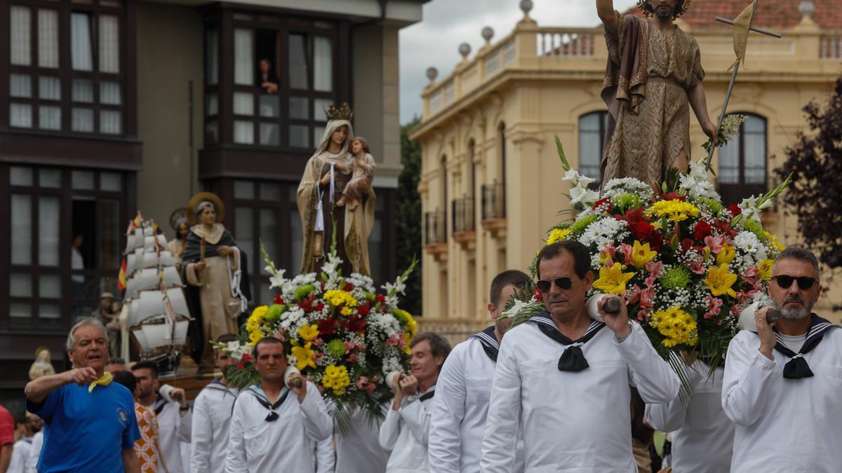 EN IMÁGENES: Así fue la procesión de los santos por las calles de San Juan de la Arena