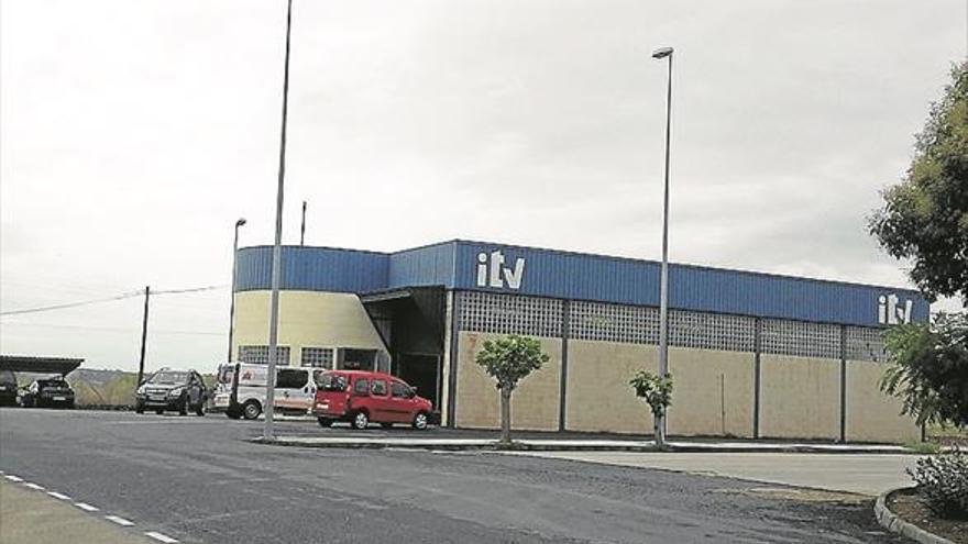 La asociación de empresarios critica el retraso en las citas del servicio de la ITV