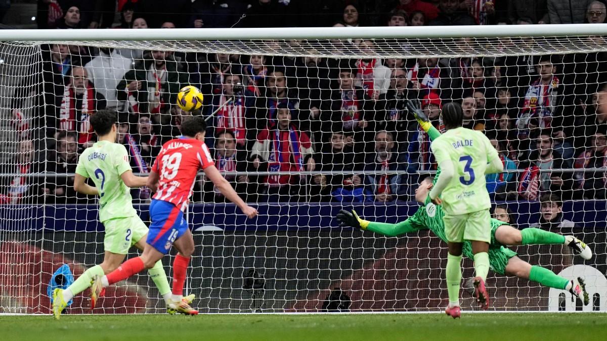 Julián Álvarez marcó en el primer balón que tocó en el área