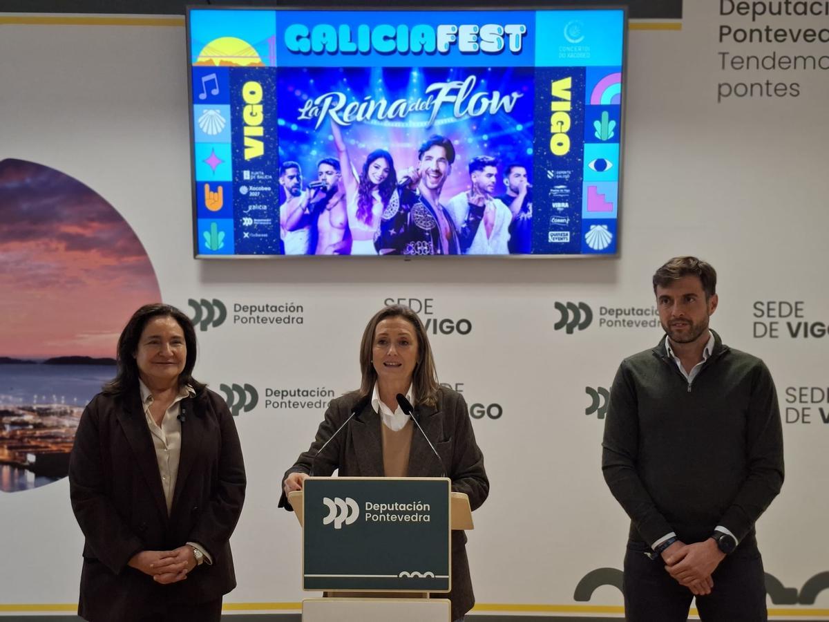 Ana Ortiz, Luisa Sánchez y Antonio Casal durante la presentación del cartel del Galicia Fest