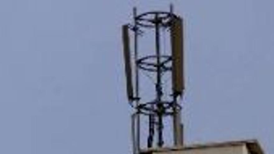 El PSOE reclama regular las antenas de telefonía