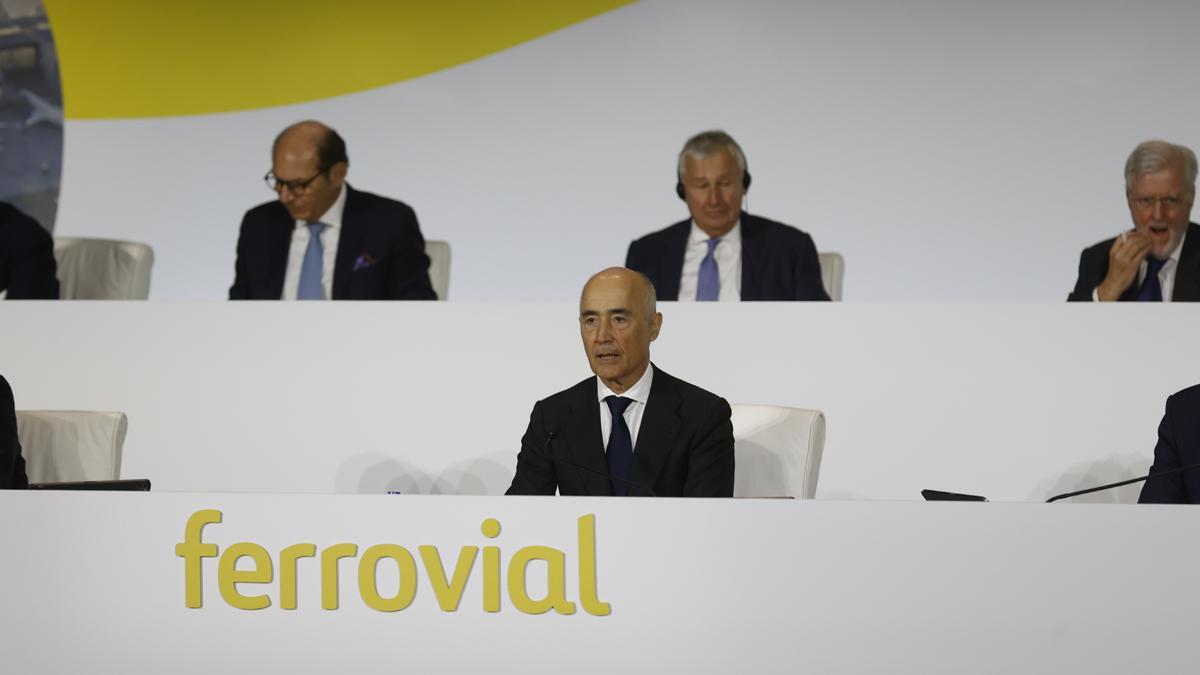 EL presidente de Ferrovial, Rafael del Pino, interviene en la junta que celebra la empresa en Madrid, decisiva para su futuro que pasa por trasladar su domicilio social de España a Países Bajos.