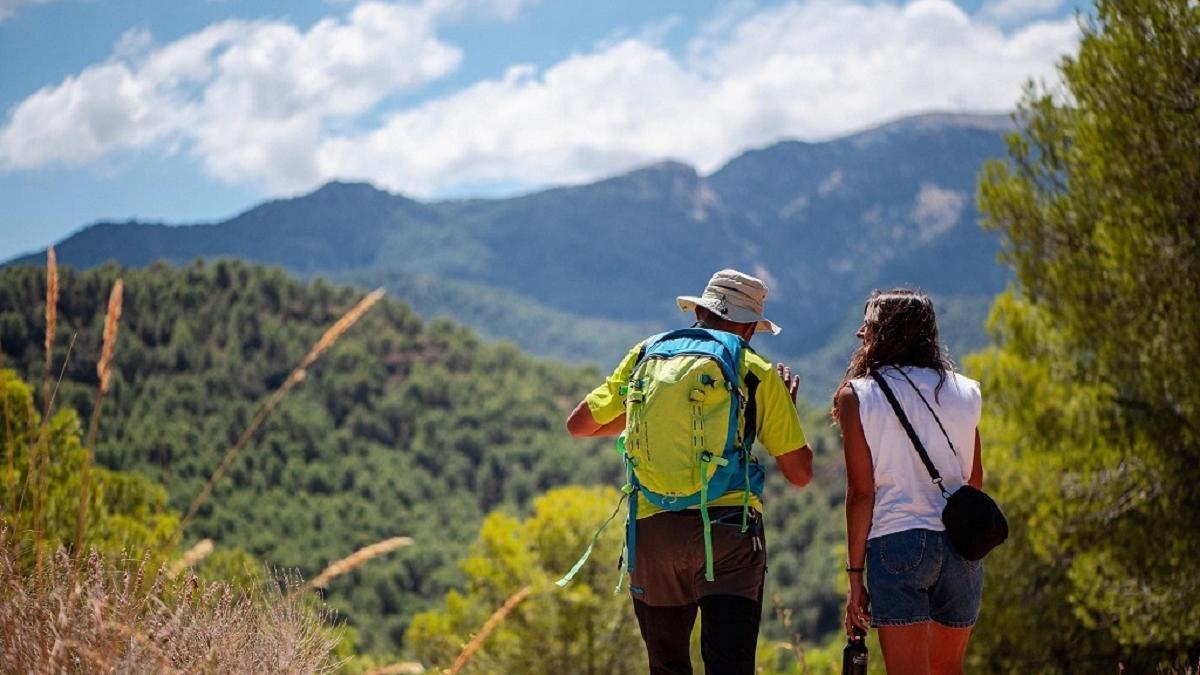 Excursionistas en la Sierra de las Nieves.