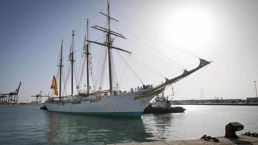 Exposición en Santa Pola de uno de los buques más icónicos de la Armada Española