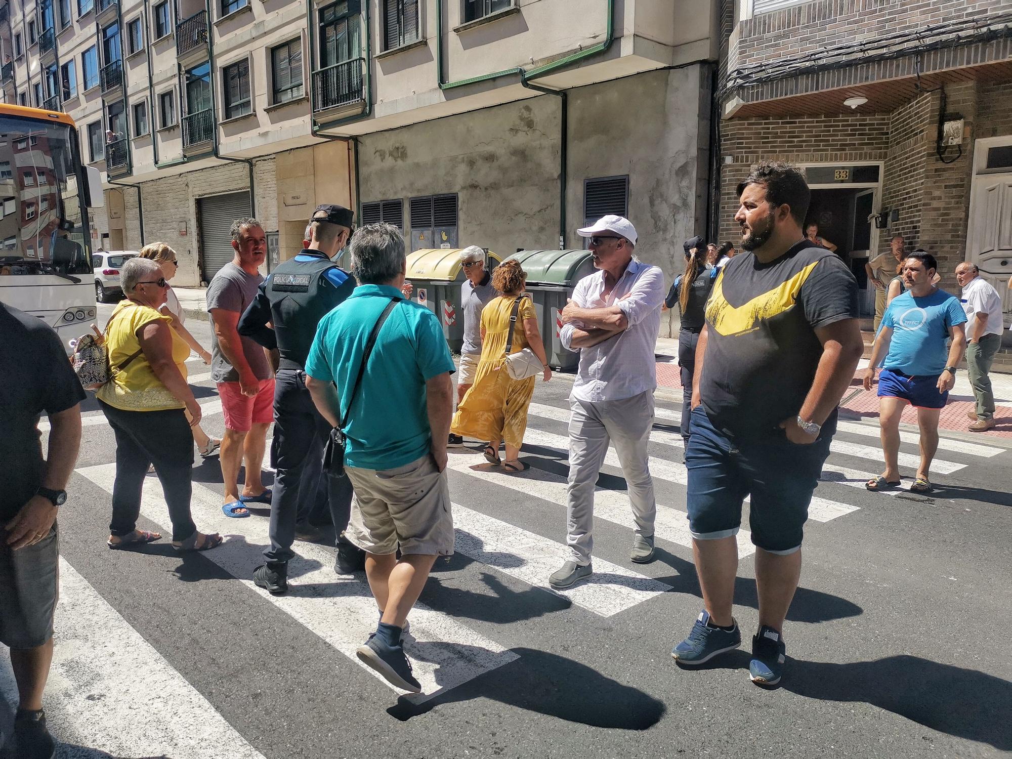 Concentración vecinal en Bueu contra la "inseguridad" ciudadana y un joven conflictivo