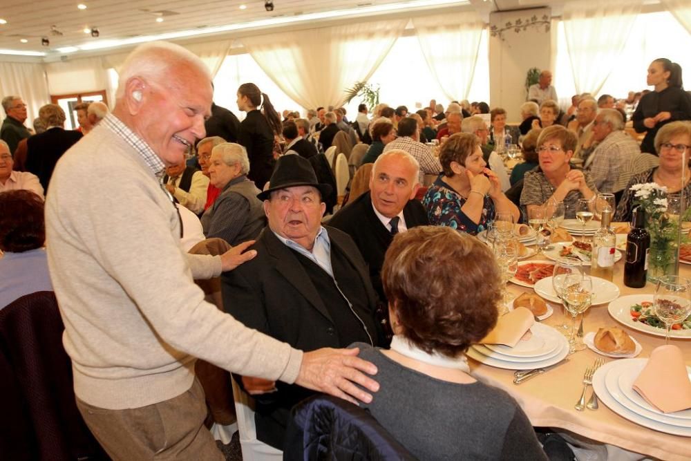 Almuerzo y baile por el Día de los Enamorados en el Club de Mayores de Cartagena