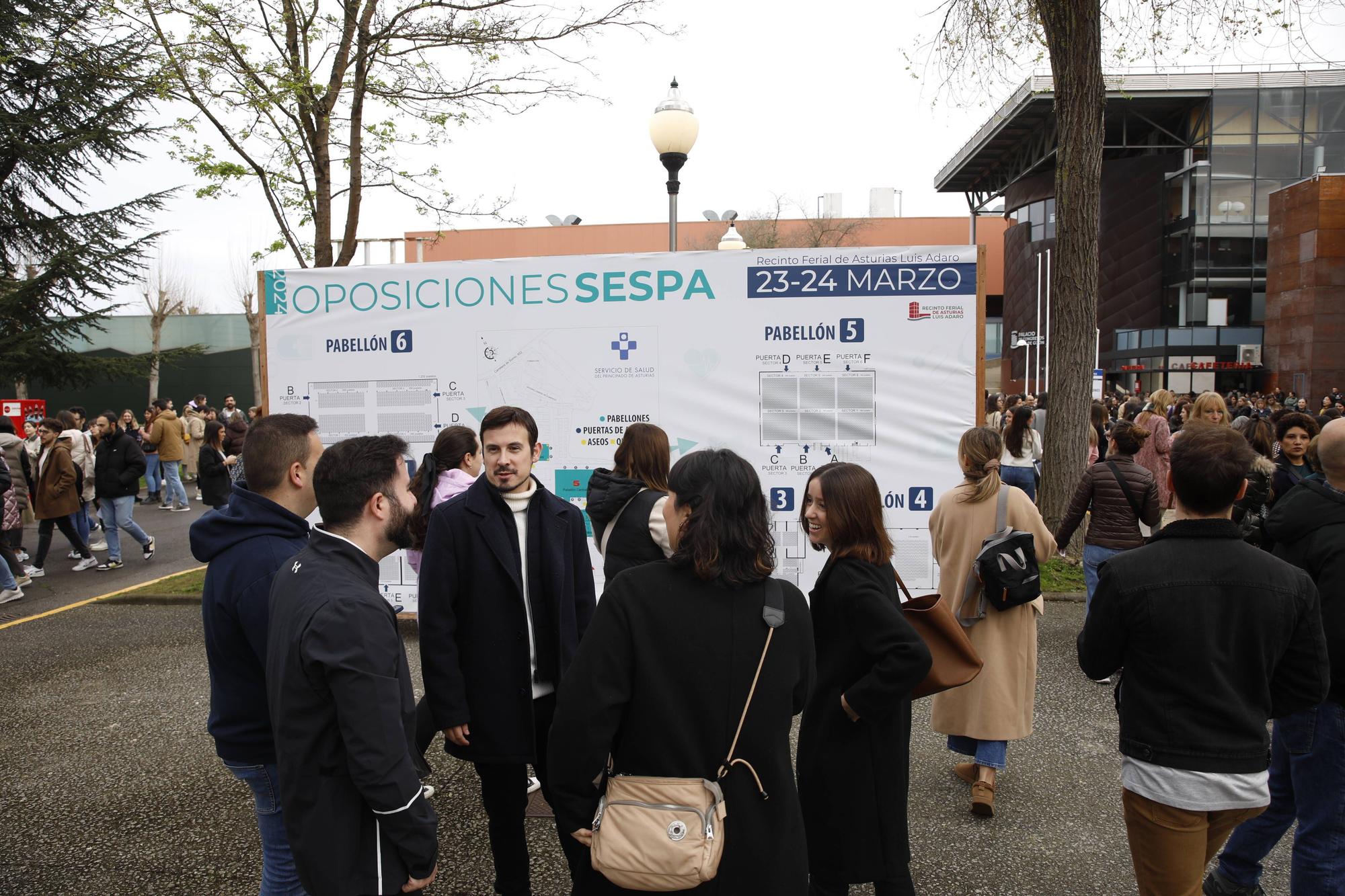 Miles de personas participan en la macrooposición de la sanidad pública asturiana.