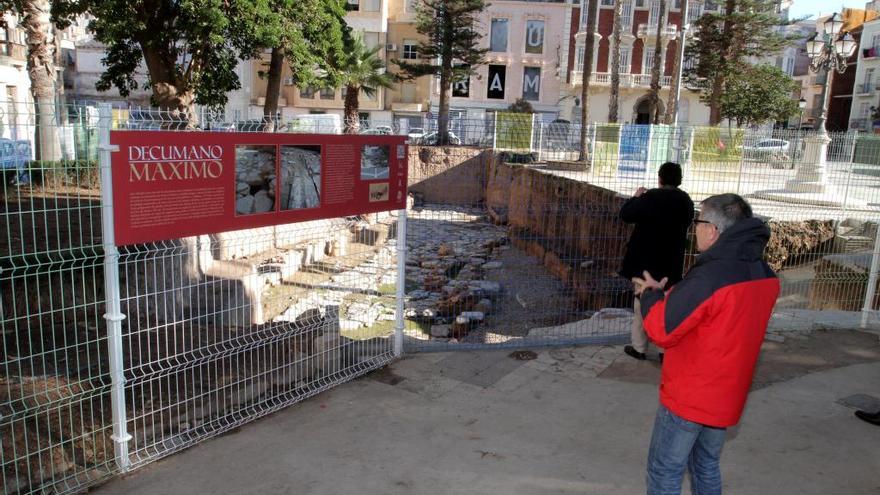 Los restos arqueológicos de la plaza del Lago ya cuentan con cartelería que explica su época y sus características.