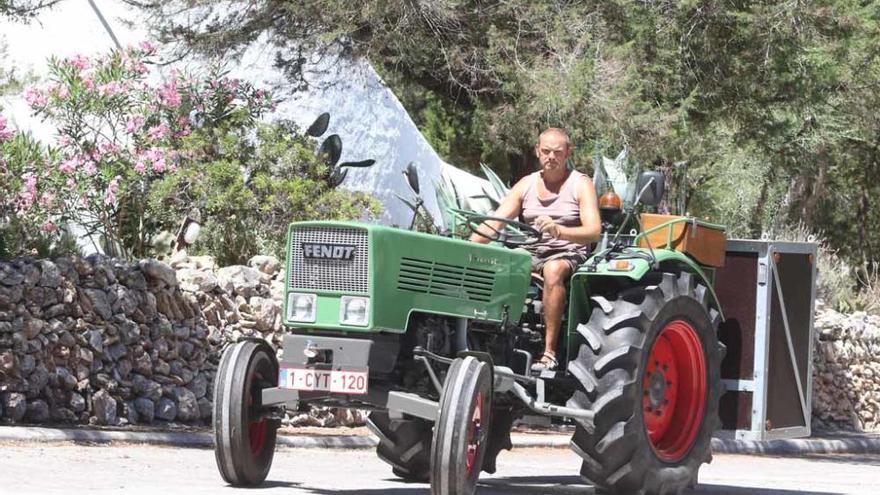 De Bélgica a Ibiza en tractor - Diario de Ibiza