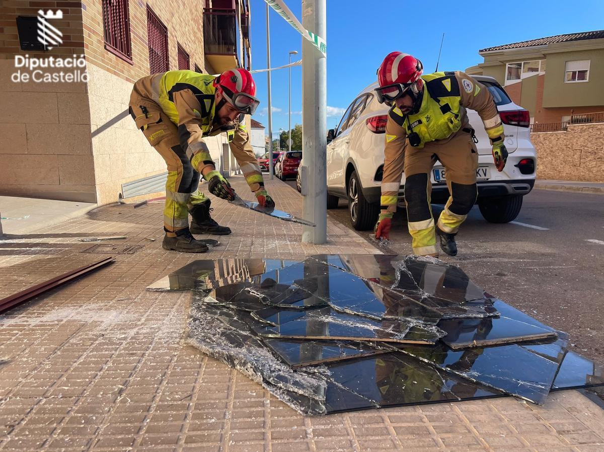 Imagen de archivo de una intervención de los Bomberos de Castellón durante una jornada de fuertes vientos