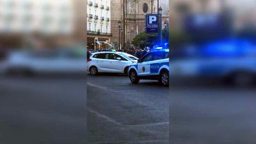 Un atracador roba un taxi tras efectuar cuatro disparos en el centro de València