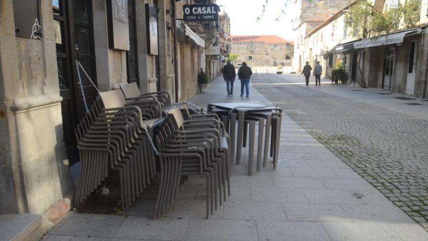 Cafetería cerrada en la localidad de Cambados.  